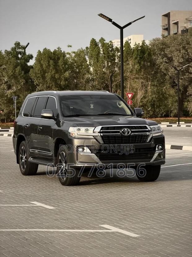 Toyota Land Cruiser 4.0 V6 GXR 2021 Gray