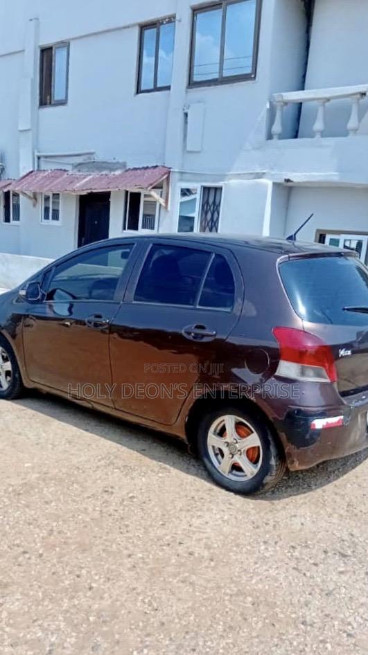 Toyota Vitz 1.0 FWD 5dr 2010 Burgundy