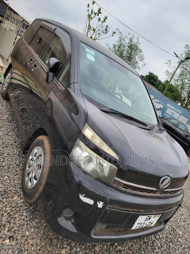 Toyota Voxy 2011 Black
