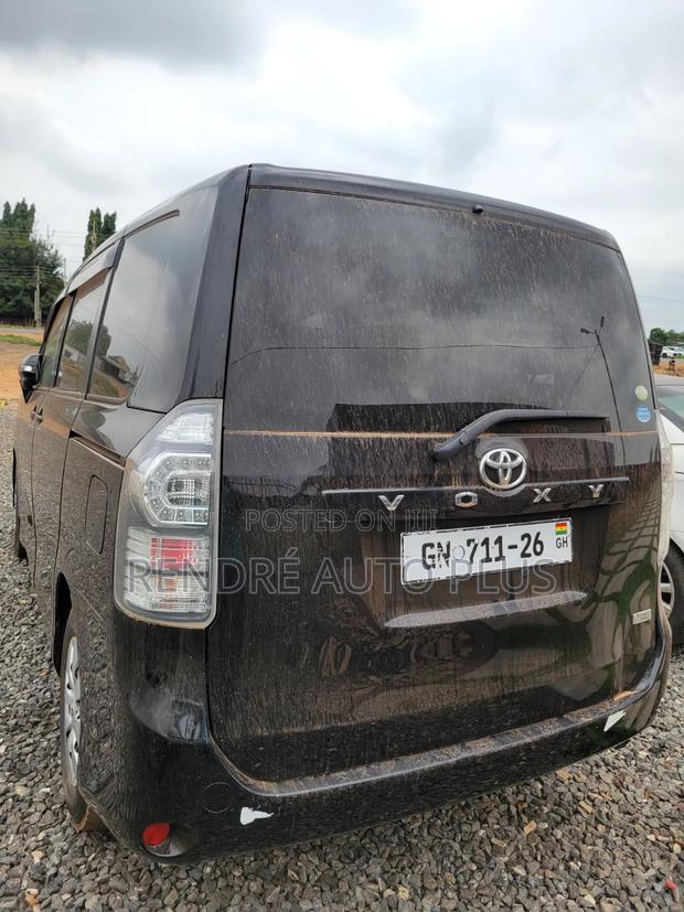 Toyota Voxy 2011 Black