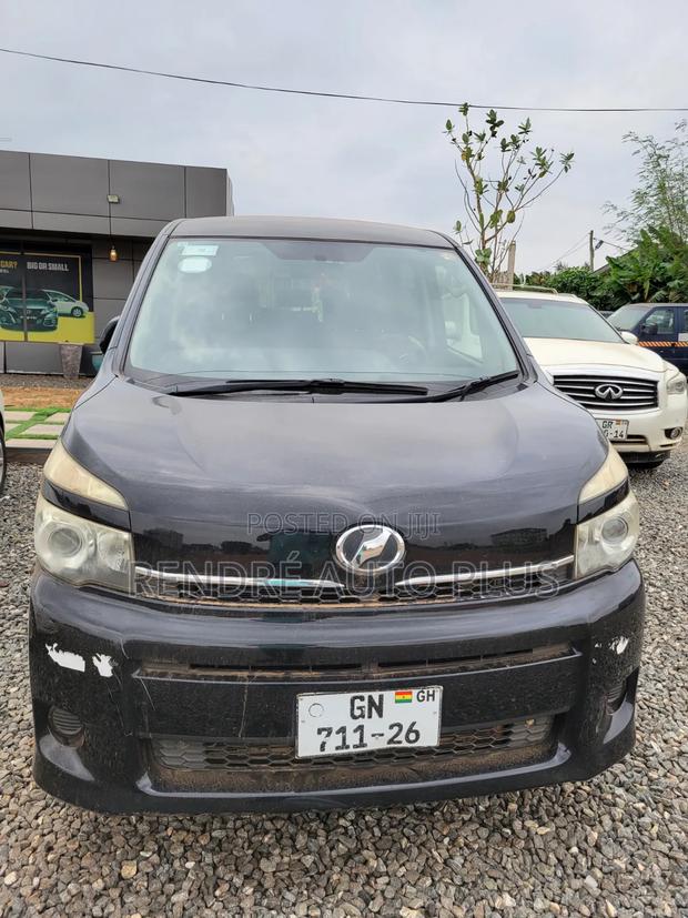 Toyota Voxy 2011 Black