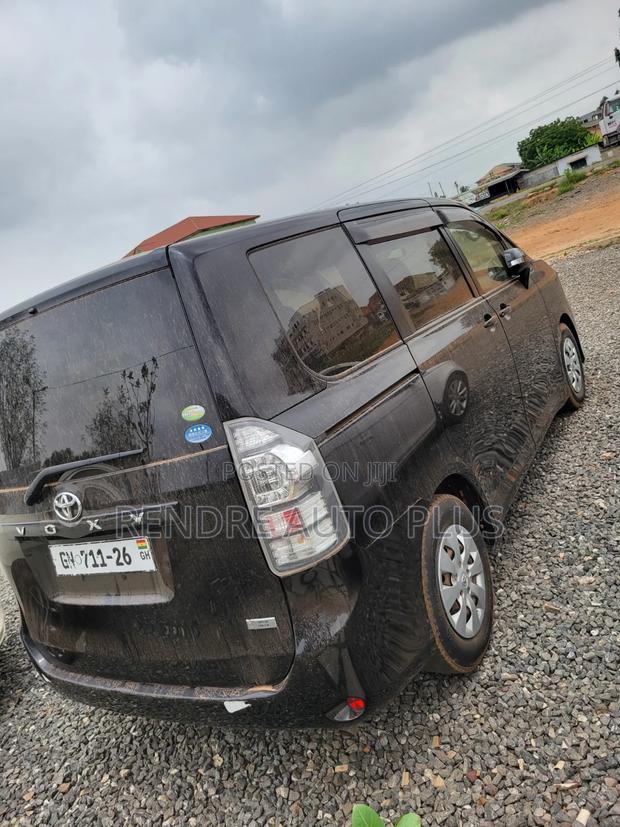 Toyota Voxy 2011 Black