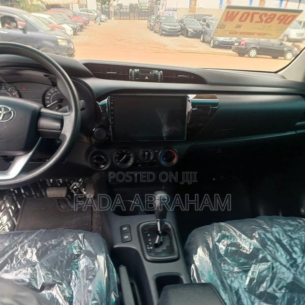 Toyota Hilux 2017 White