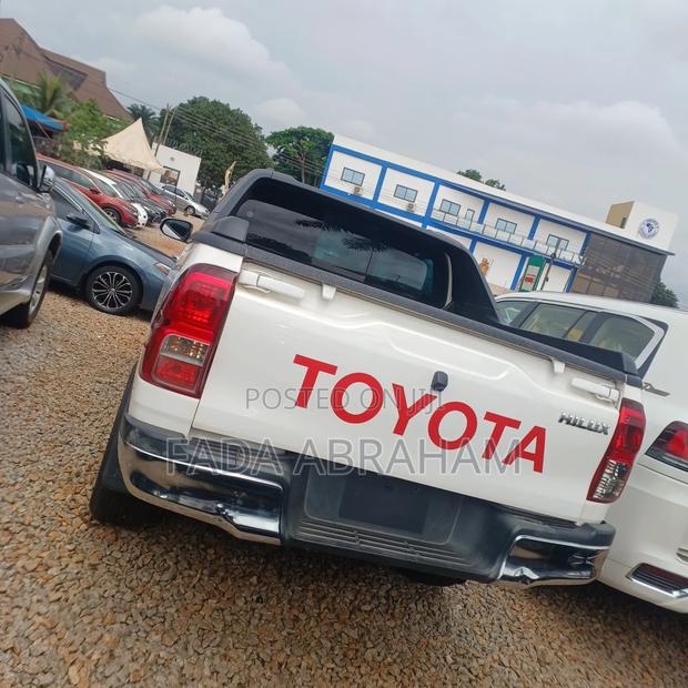 Toyota Hilux 2017 White