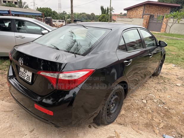 Toyota Corolla LE 4dr Sedan (1.8L 4cyl CVT) 2015 Black