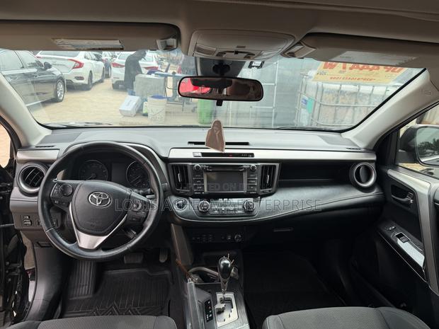 Toyota RAV4 XLE 4dr SUV (2.5L 4cyl 6A) 2018 Black
