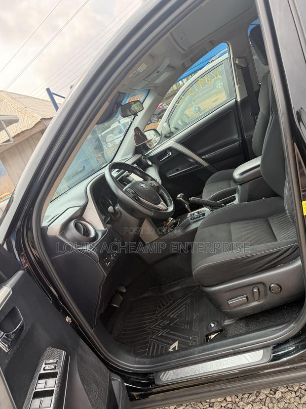 Toyota RAV4 XLE 4dr SUV (2.5L 4cyl 6A) 2018 Black