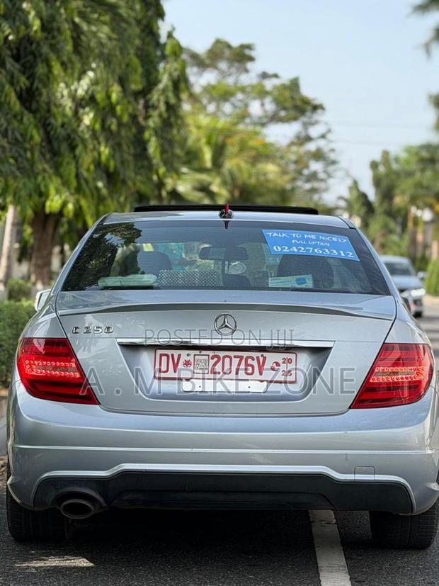Mercedes-Benz C250 2014 Blue