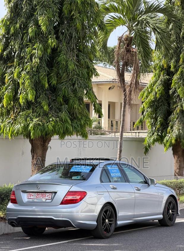 Mercedes-Benz C250 2014 Blue