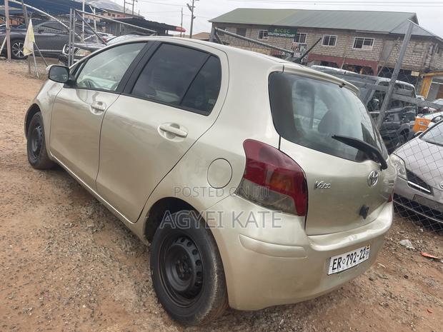 Toyota Vitz 1.3 AWD 3dr 2010 Gold