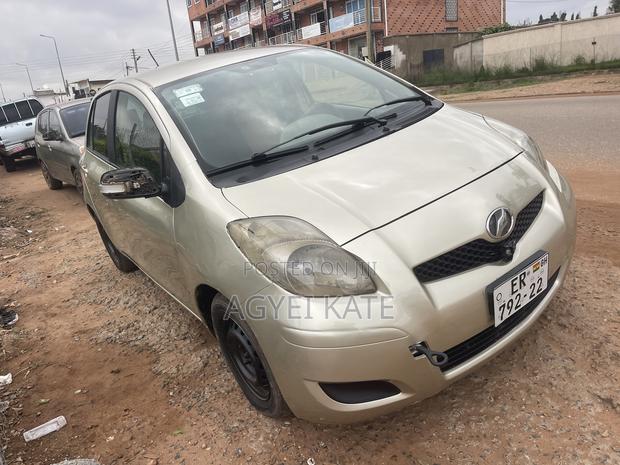 Toyota Vitz 1.3 AWD 3dr 2010 Gold
