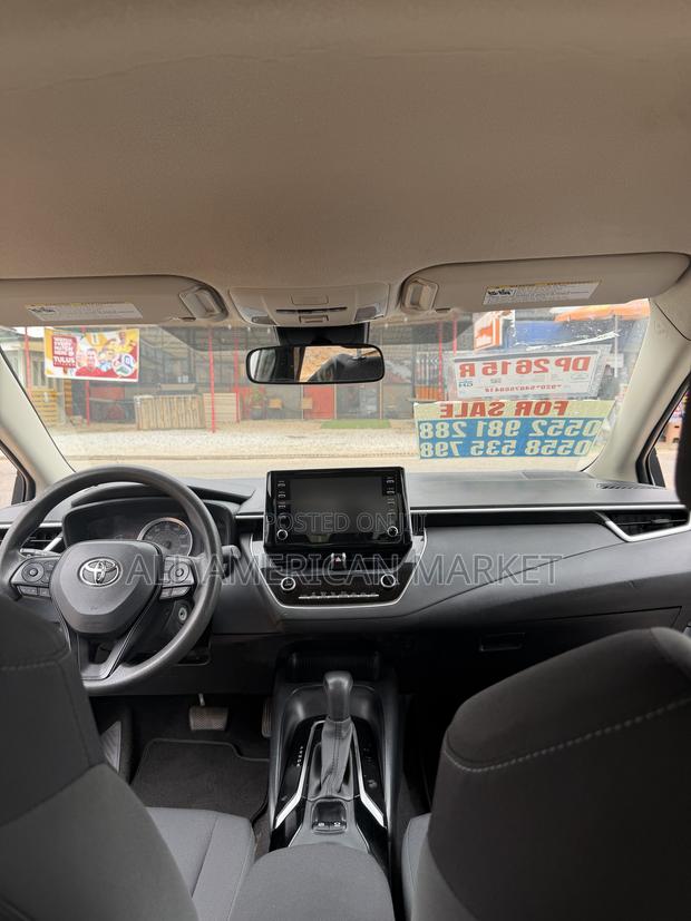 Toyota Corolla LE 2020 Silver