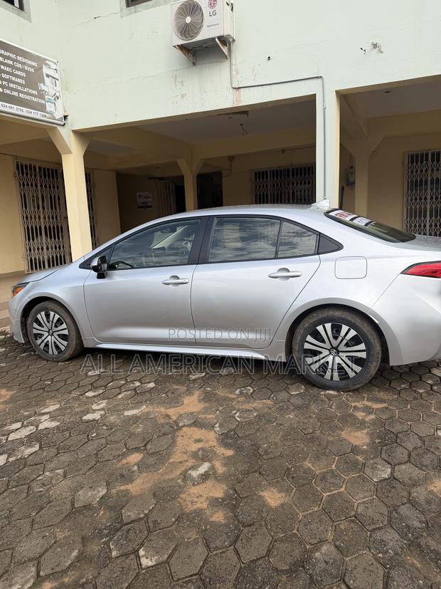 Toyota Corolla LE 2020 Silver