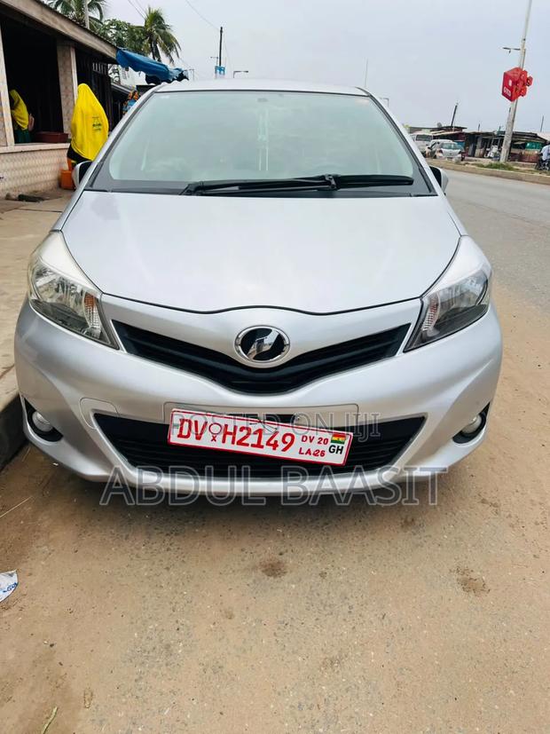 Toyota Vitz 1.3 FWD 5dr 2013 Silver