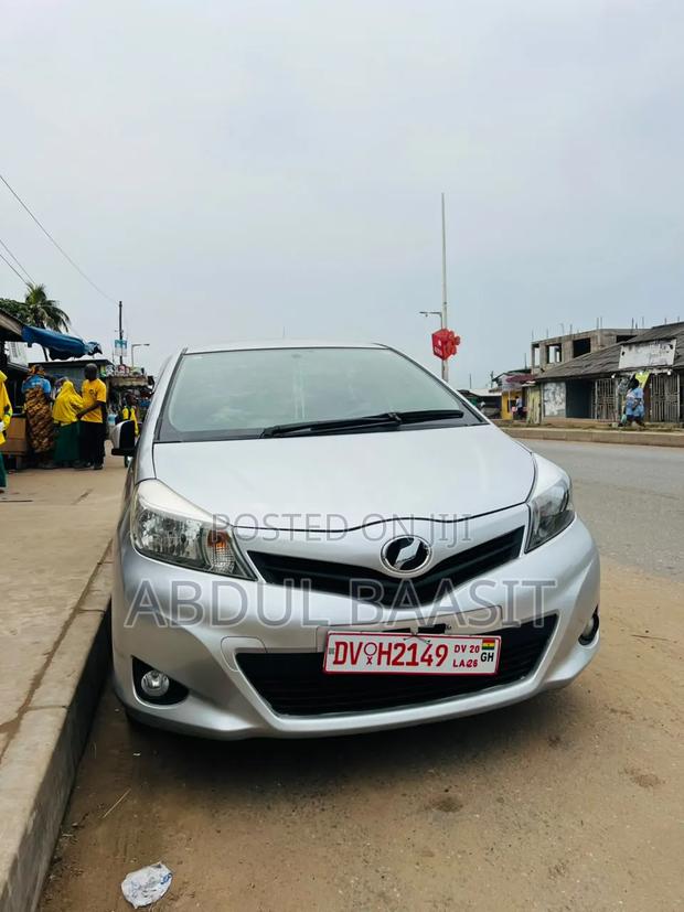Toyota Vitz 1.3 FWD 5dr 2013 Silver