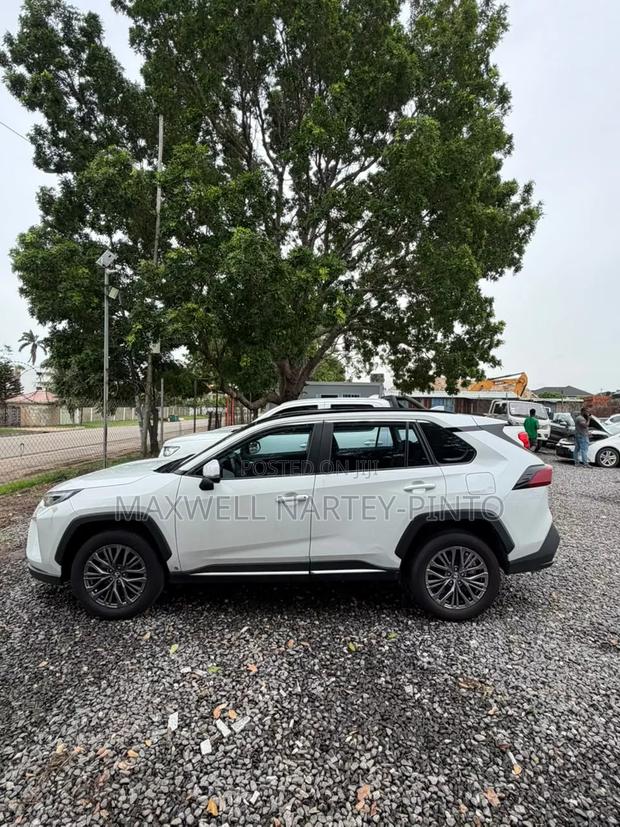 Toyota Venza 2024 White