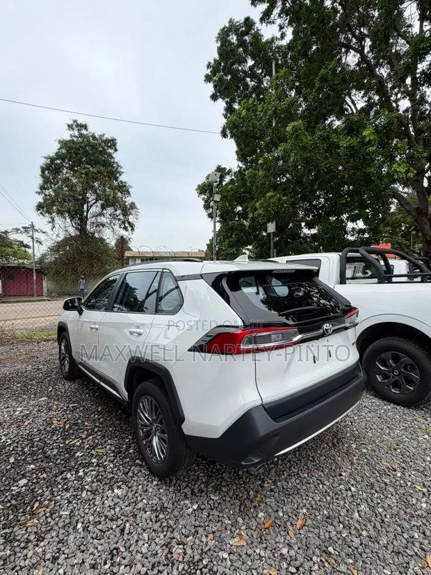 Toyota Venza 2024 White