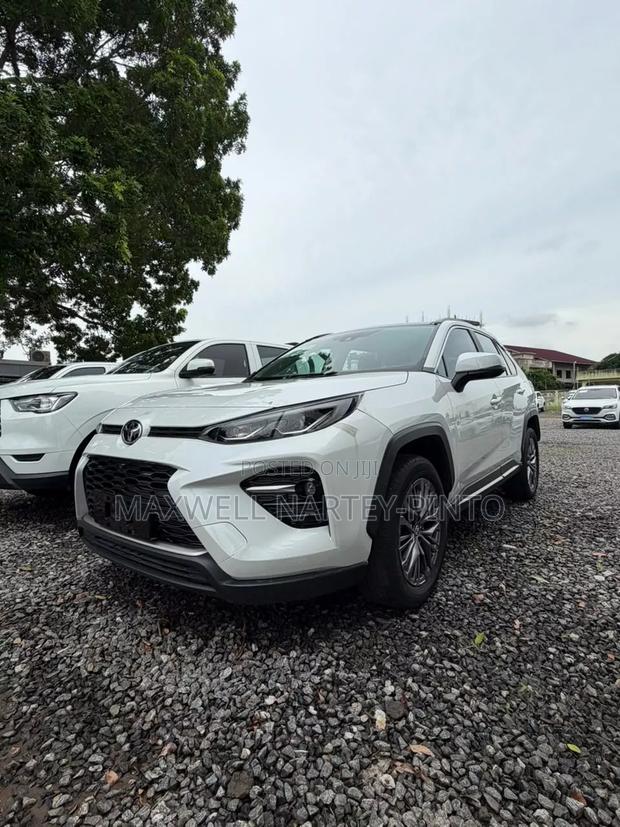 Toyota Venza 2024 White