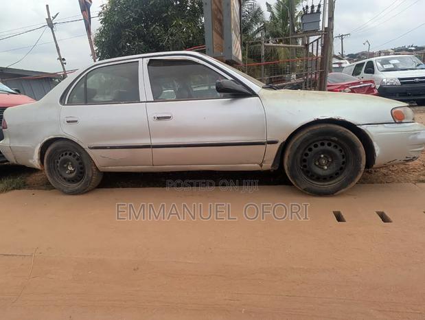 Toyota Corolla 1999 Silver