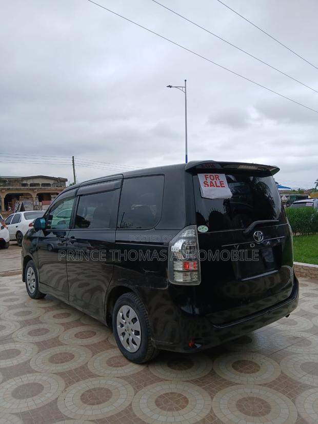 Toyota Voxy 2012 Black