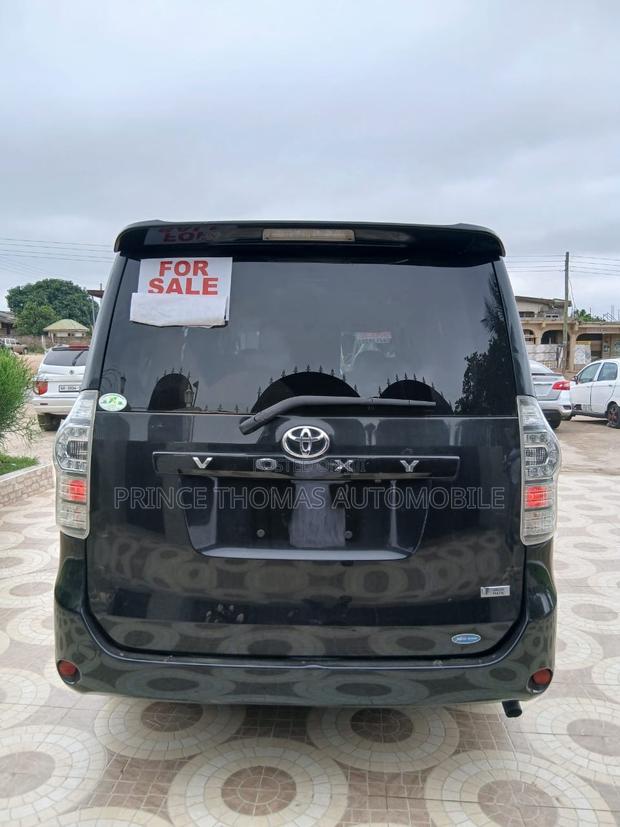 Toyota Voxy 2012 Black