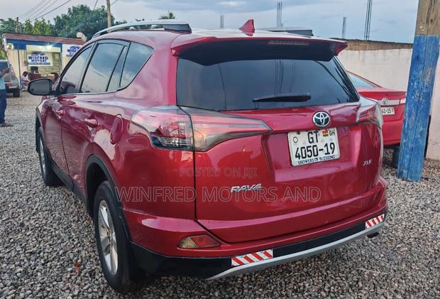 Toyota RAV4 XLE AWD (2.5L 4cyl 6A) 2016 Red