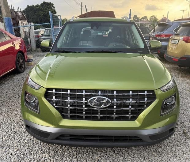 Hyundai Venue 2021 Green