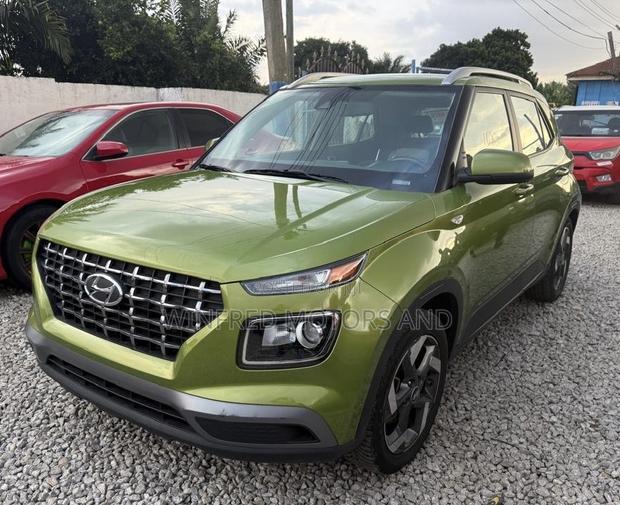 Hyundai Venue 2021 Green