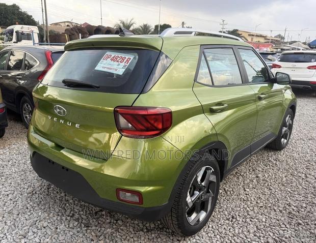 Hyundai Venue 2021 Green