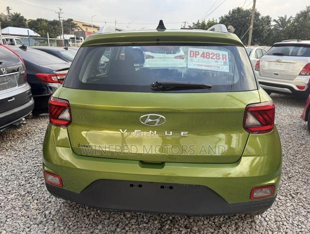 Hyundai Venue 2021 Green