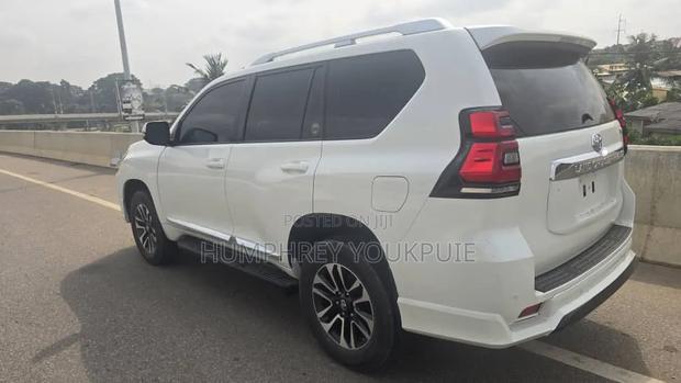 Toyota Land Cruiser Prado 2016 White