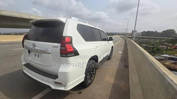 Toyota Land Cruiser Prado 2016 White