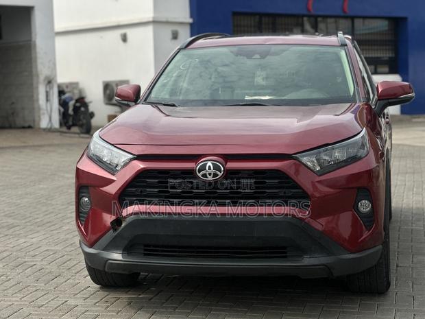Toyota RAV4 XLE Premium AWD 2019 Red