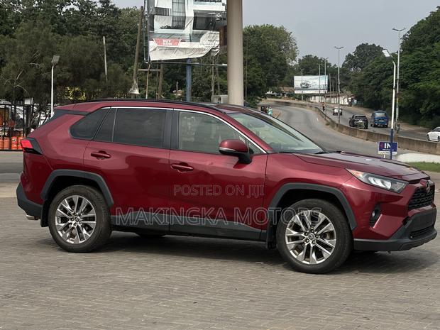 Toyota RAV4 XLE Premium AWD 2019 Red