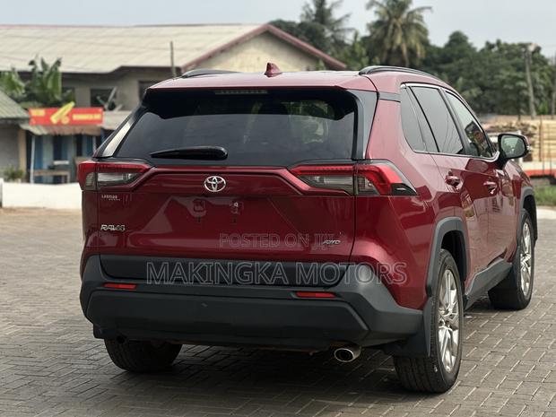 Toyota RAV4 XLE Premium AWD 2019 Red
