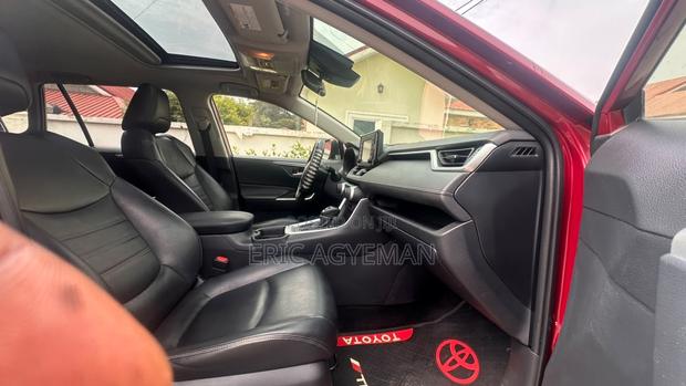 Toyota RAV4 2019 Red