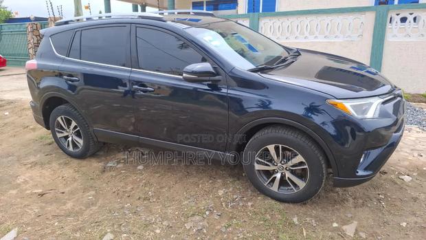 Toyota RAV4 2017 Blue