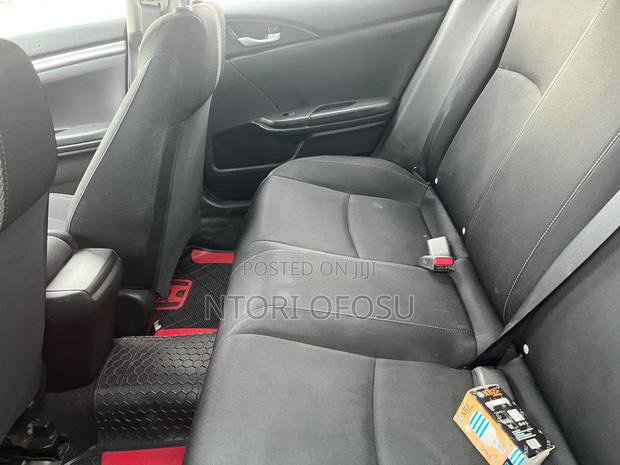 Honda Civic EX 4dr Hatchback (1.5L 4cyl) 2017 Gray