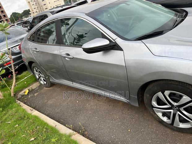 Honda Civic EX 4dr Hatchback (1.5L 4cyl) 2017 Gray