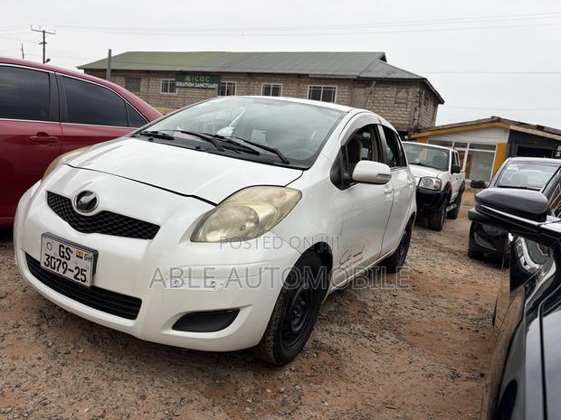 Toyota Vitz 1.0 FWD 3dr 2010 White