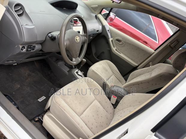 Toyota Vitz 1.0 FWD 3dr 2010 White