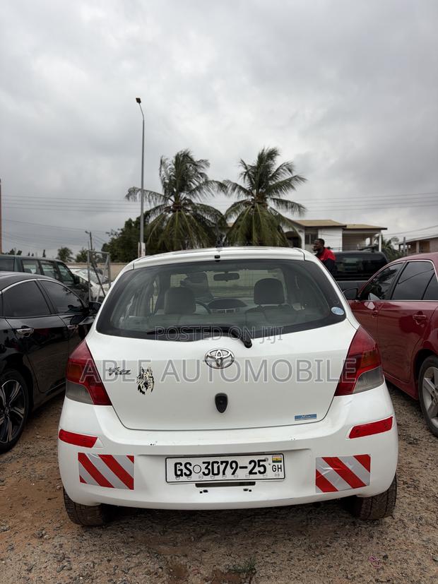 Toyota Vitz 1.0 FWD 3dr 2010 White