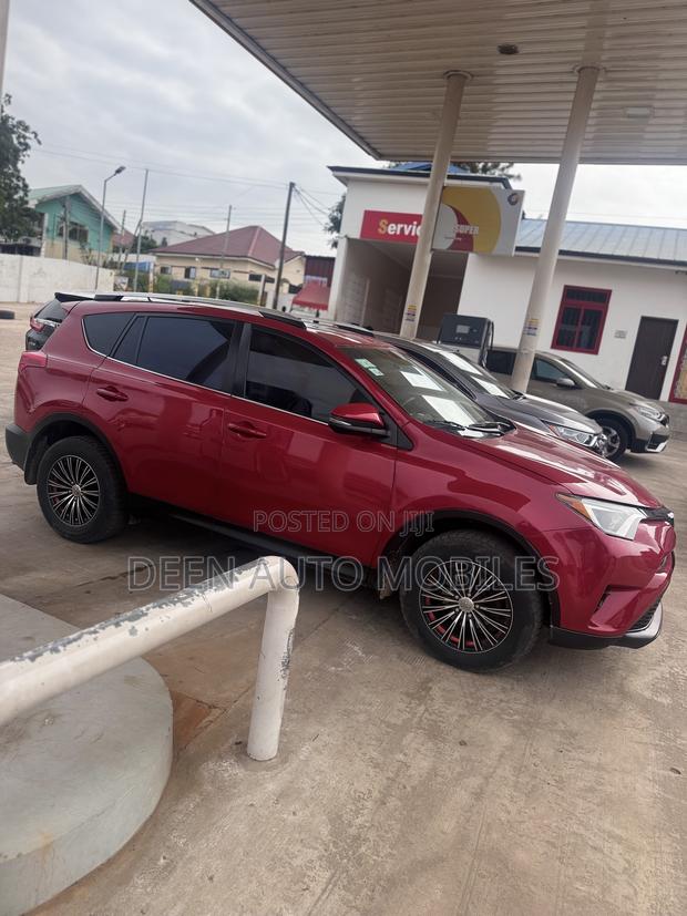 Toyota RAV4 XLE 4dr SUV AWD (2.5L 4cyl 6A) 2015