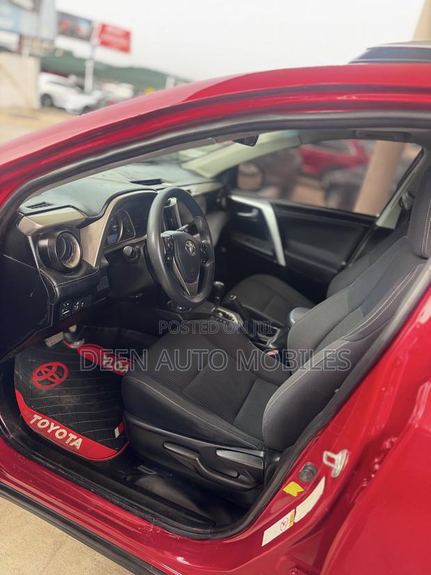 Toyota RAV4 XLE 4dr SUV AWD (2.5L 4cyl 6A) 2015