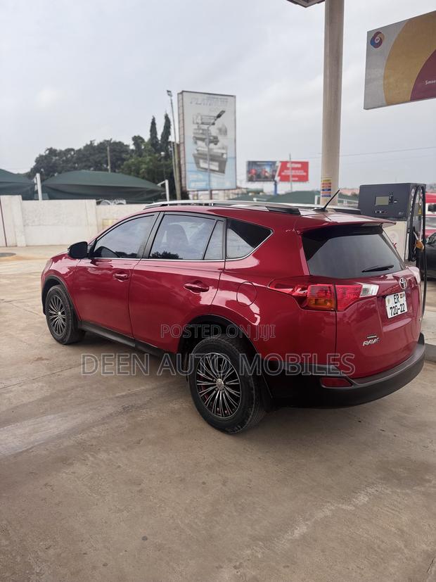 Toyota RAV4 XLE 4dr SUV AWD (2.5L 4cyl 6A) 2015