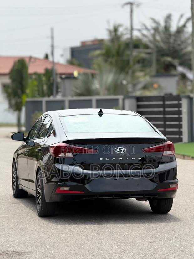 Hyundai Elantra SE 2020 Black