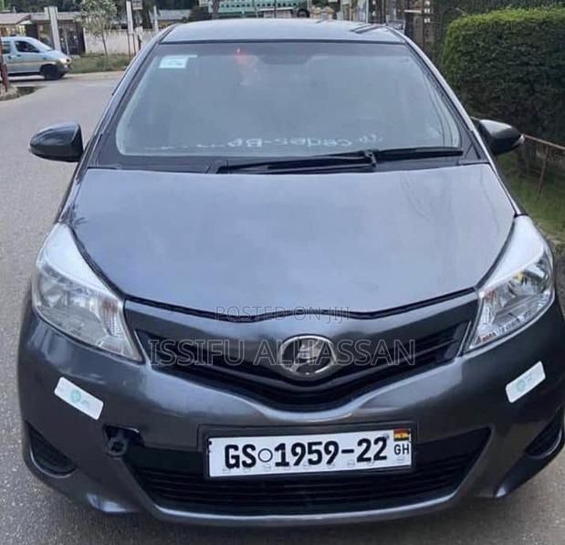 Toyota Vitz 1.3 FWD 5dr 2013 Matt Black