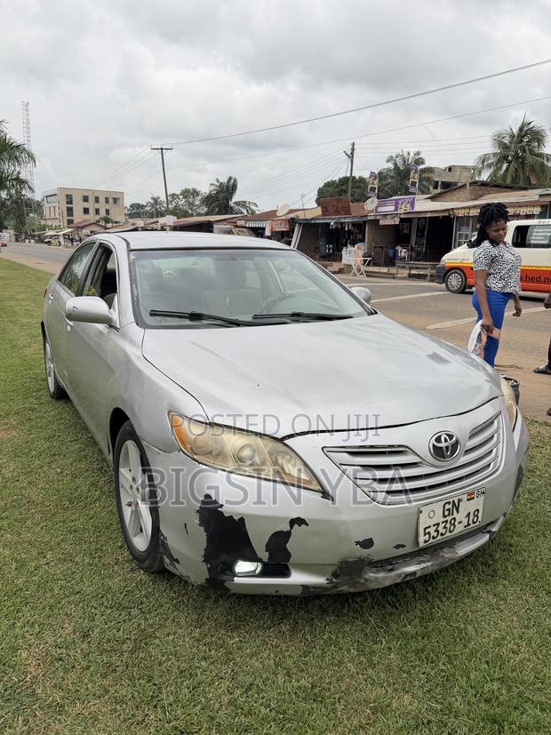 Toyota Camry Base 4dr Sedan (2.5L 4cyl 6M) 2010 Silver