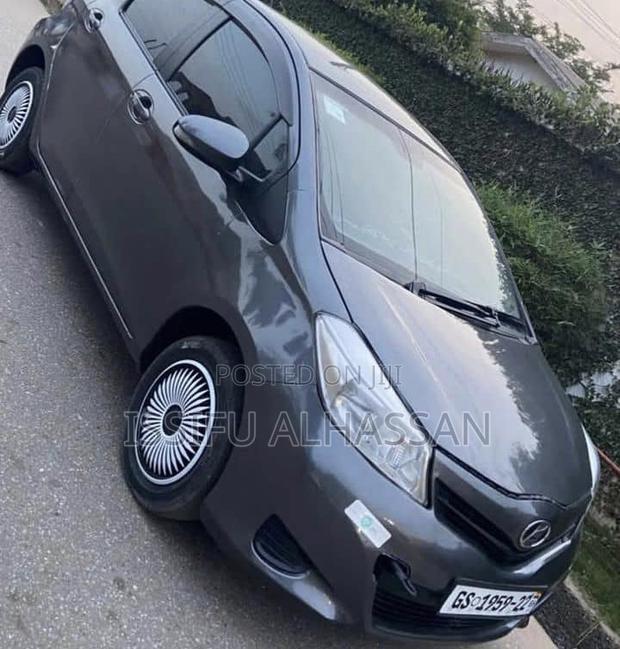 Toyota Vitz 1.3 FWD 5dr 2013 Matt Black