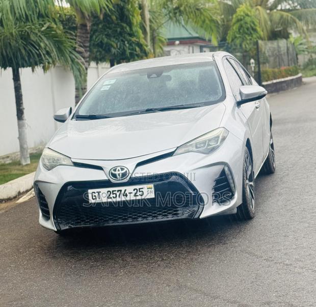 Toyota Corolla SE (1.8L 4cyl 2A) 2018 Silver